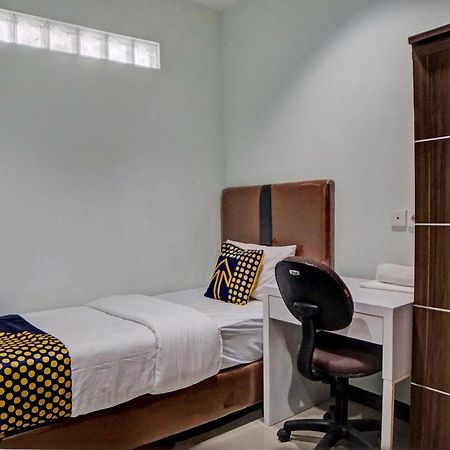 Spot On 92822 Finest House Near Amplas Bus Terminal Medan Exterior photo