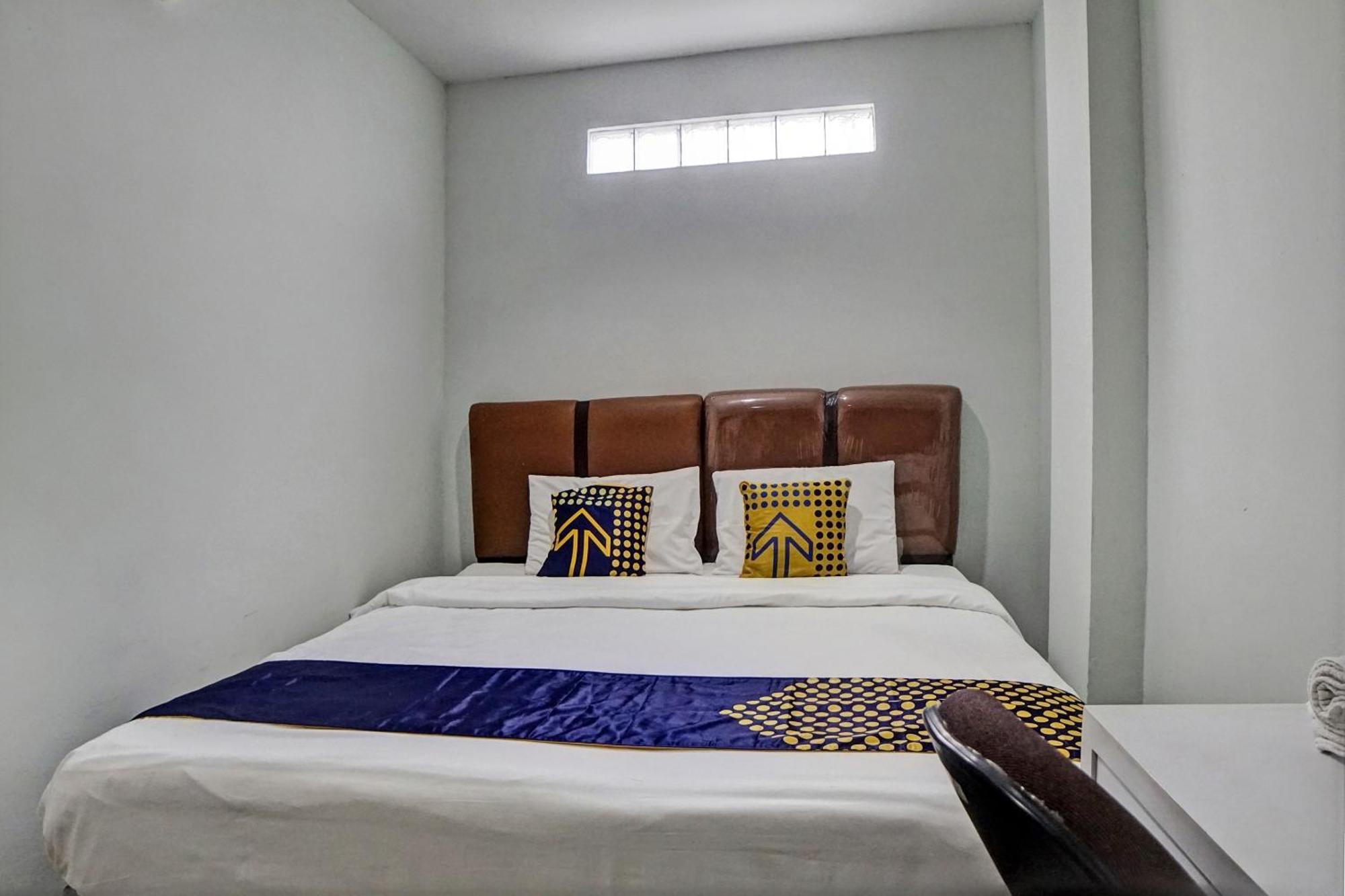 Spot On 92822 Finest House Near Amplas Bus Terminal Medan Exterior photo