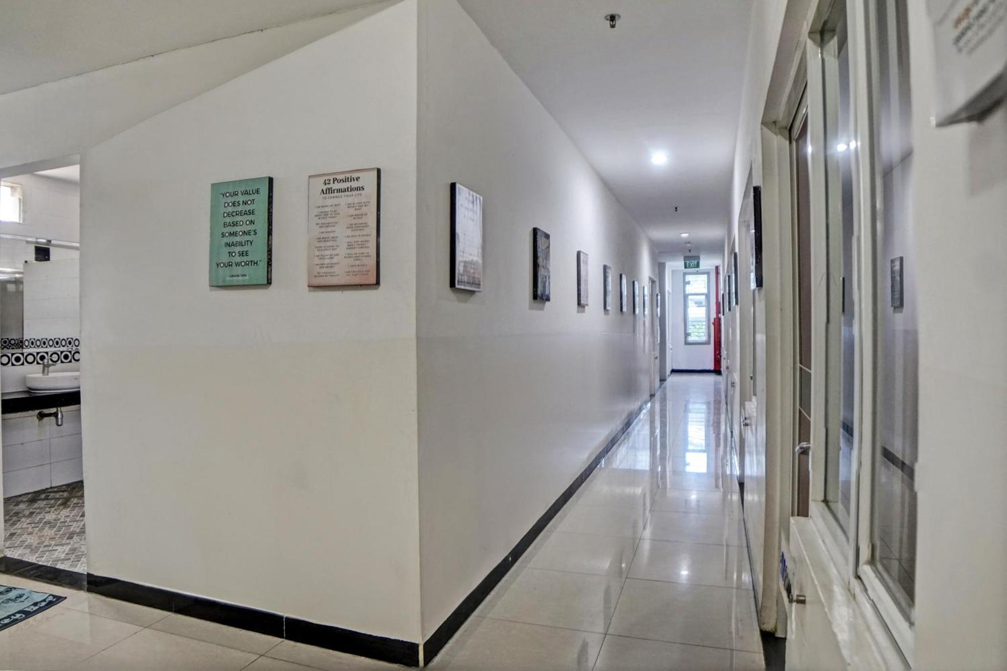 Spot On 92822 Finest House Near Amplas Bus Terminal Medan Exterior photo