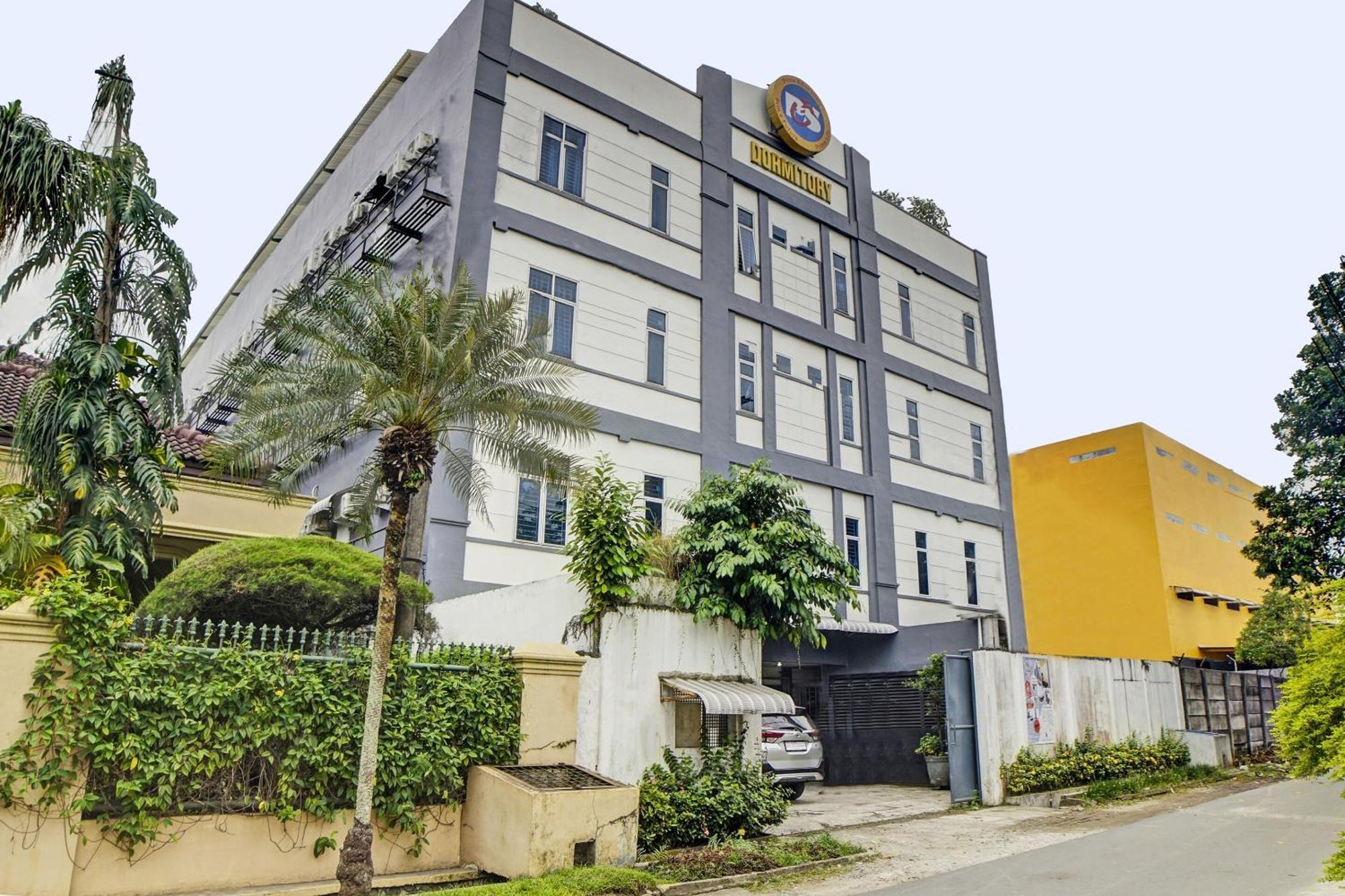 Spot On 92822 Finest House Near Amplas Bus Terminal Medan Exterior photo
