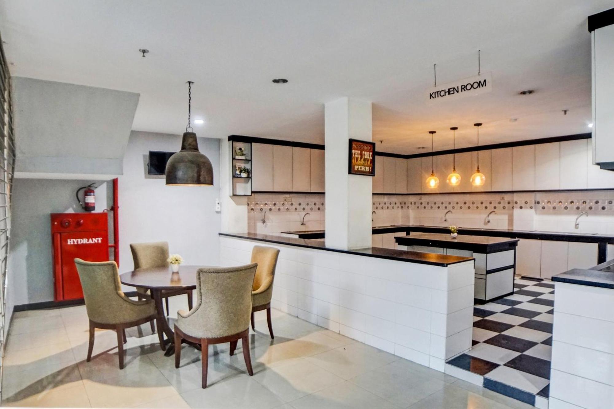 Spot On 92822 Finest House Near Amplas Bus Terminal Medan Exterior photo