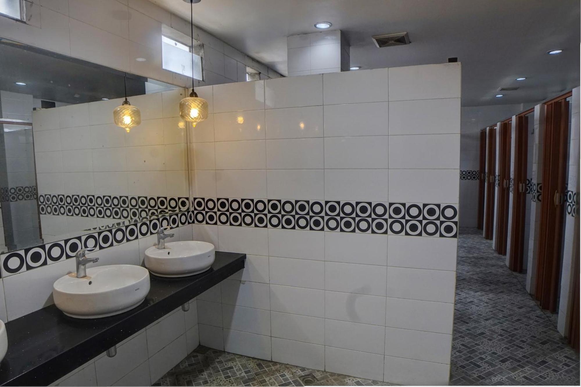 Spot On 92822 Finest House Near Amplas Bus Terminal Medan Exterior photo