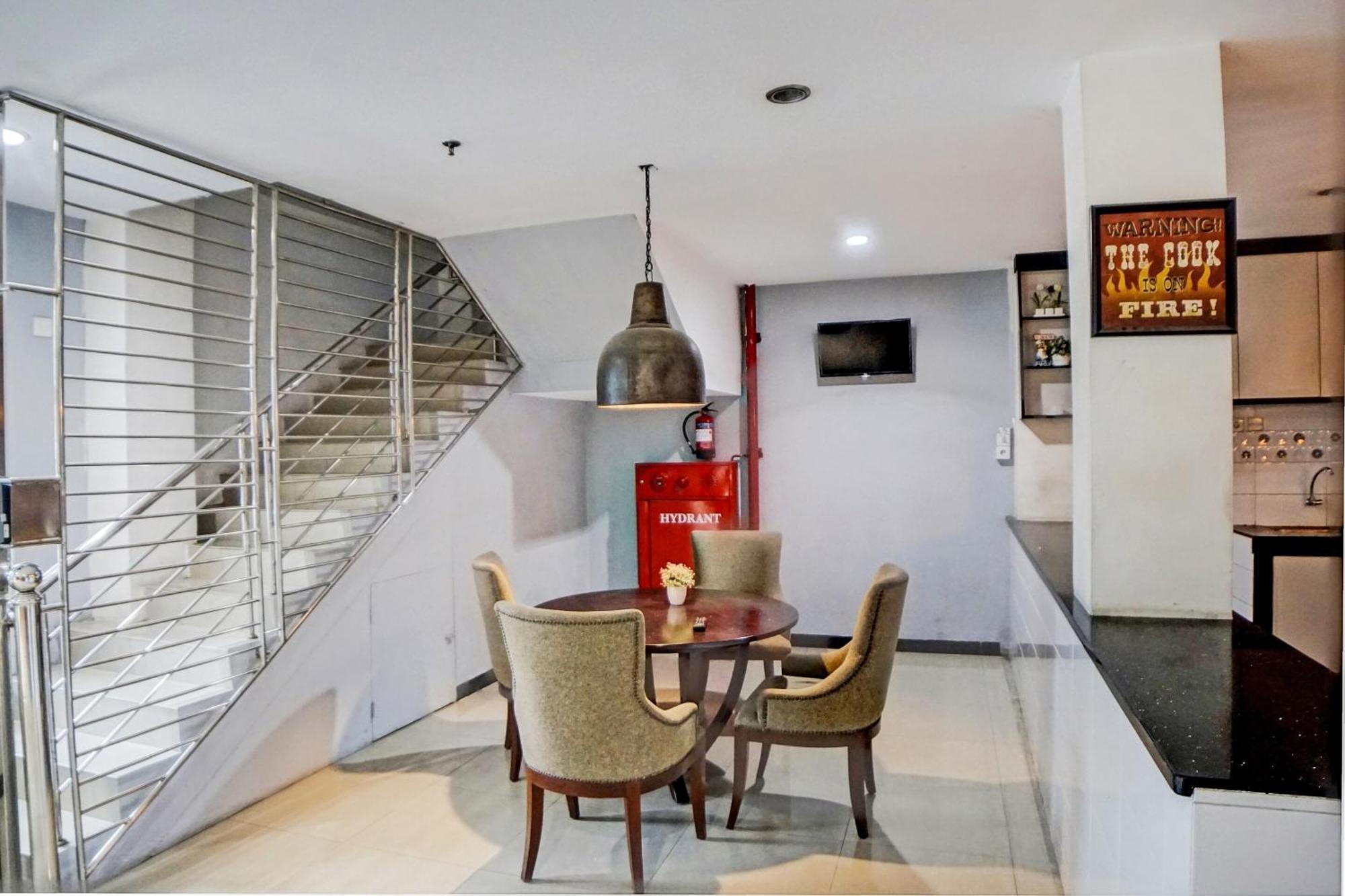 Spot On 92822 Finest House Near Amplas Bus Terminal Medan Exterior photo