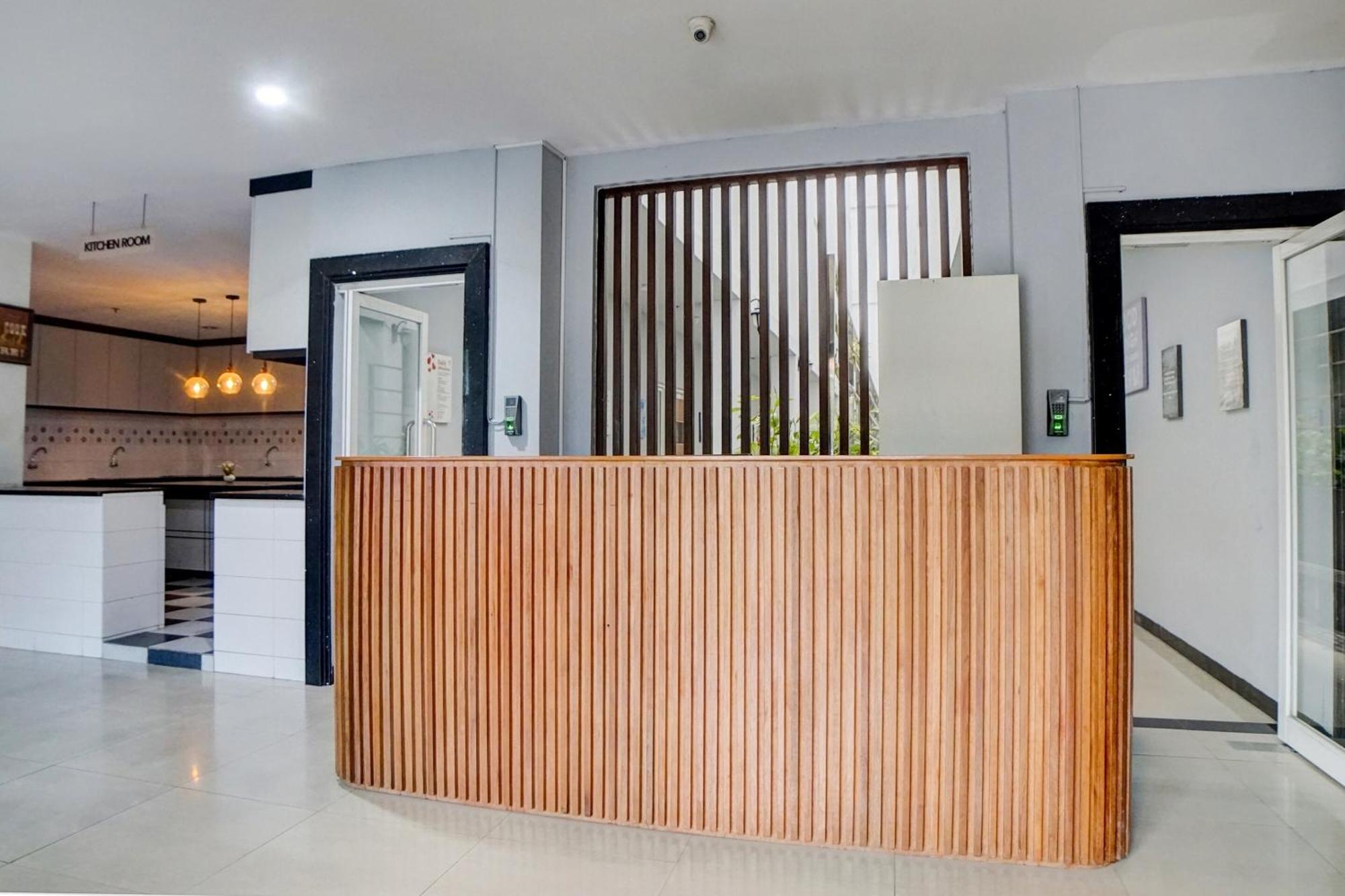 Spot On 92822 Finest House Near Amplas Bus Terminal Medan Exterior photo